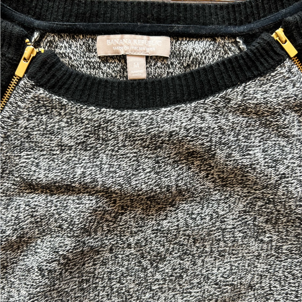 Banana Republic sweater. Size medium.